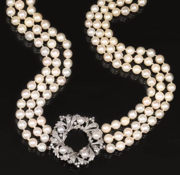Lunga collana in oro bianco, perle e diamanti