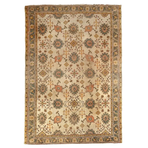 



A LARGE USHAK CARPET, TURKEY, 20TH CENTURY