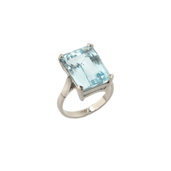 



ACQUAMARINE RING IN 18KT WHITE GOLD