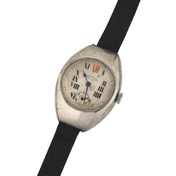 



MOVADO BANANA IN ARGENTO