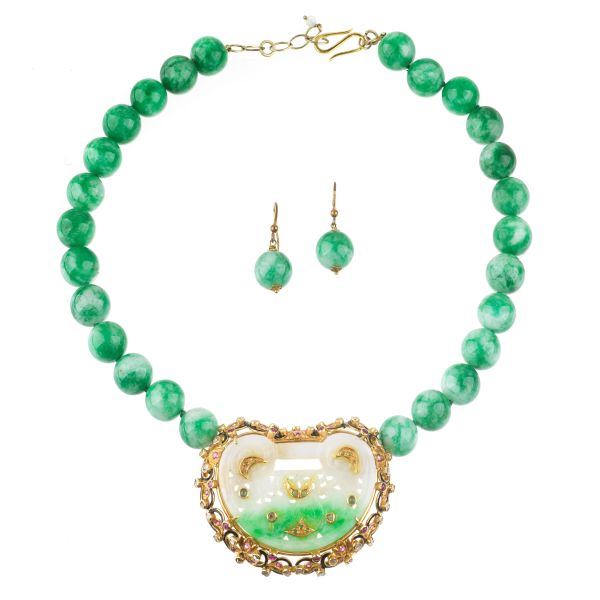 JADE AND CHALCEDONY NECKLACE