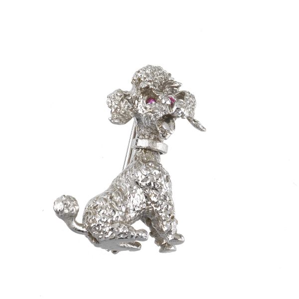 POODLE-SHAPED BROOCH IN 18KT WHITE GOLD