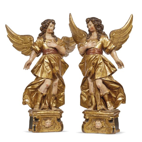 A PAIR OF CENTRAL ITALY ANGELS, 17TH CENTURY