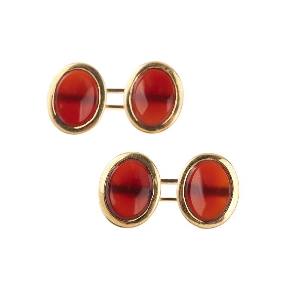 



CARNELIAN CUFFLINKS IN 18KT YELLOW GOLD