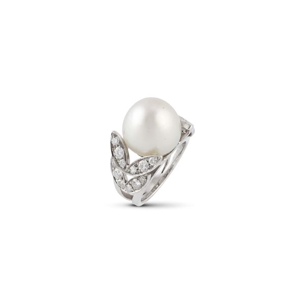 SOUTH SEA PEARL AND DIAMOND BAND RING IN 18KT WHITE GOLD