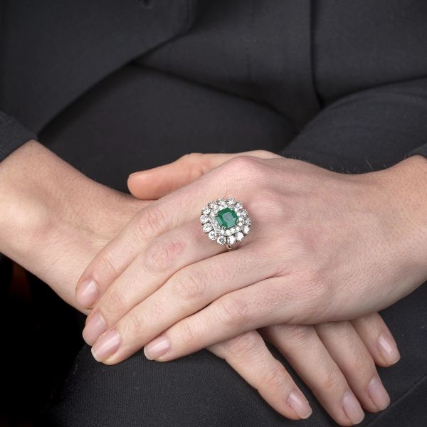 ANELLO CON SMERALDO E DIAMANTI