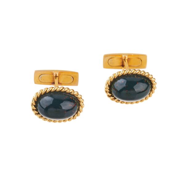 



BLOODSTONE CUFFLINKS IN 18KT YELLOW GOLD