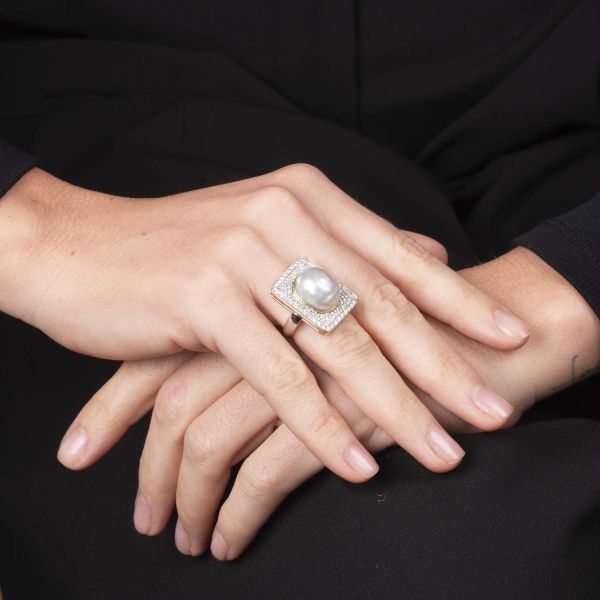 ANELLO CON PERLA SOUTH SEA E DIAMANTI