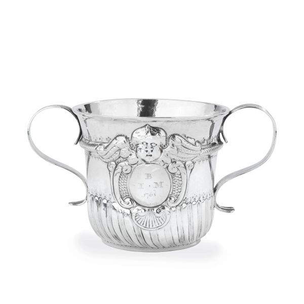 A SILVER CUP, LONDON, 1730, MARK OF HUMPHRY PAYNE