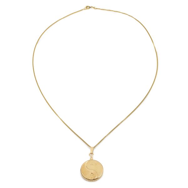 



COLLANA CON PENDENTE YIN YANG