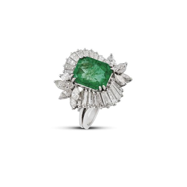 FLORAL EMERALD AND DIAMOND RING IN PLATINUM