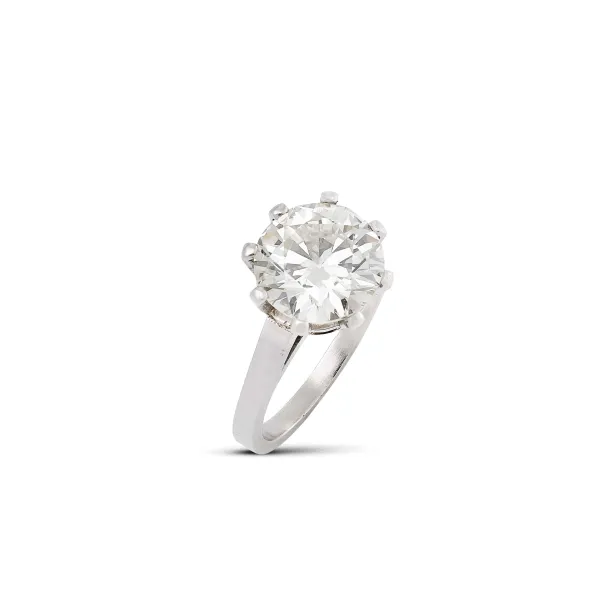 



SOLITAIRE DIAMOND RING IN PLATINUM