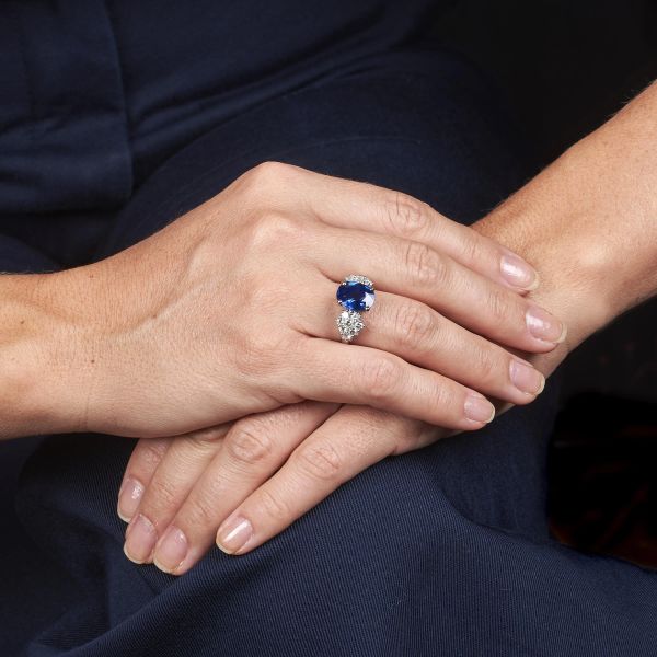 ANELLO CON ZAFFIRO E DIAMANTI