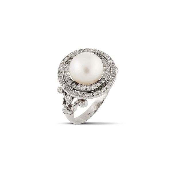 NATURAL PEARL AND DIAMOND RING IN PLATINUM AND 18KT WHITE GOLD
