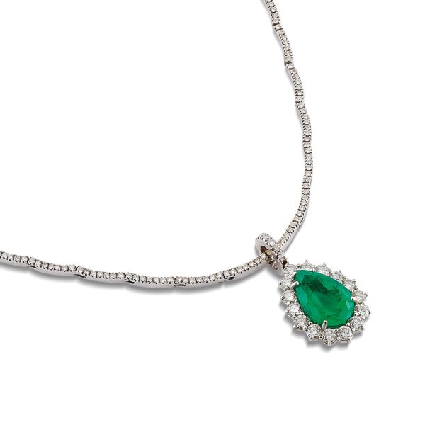 



EMERALD AND DIAMOND NECKLACE IN 18KT WHITE GOLD 