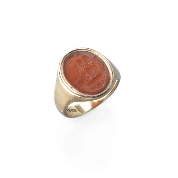 CARNELIAN CHEVALIER RING IN 9KT YELLOW GOLD