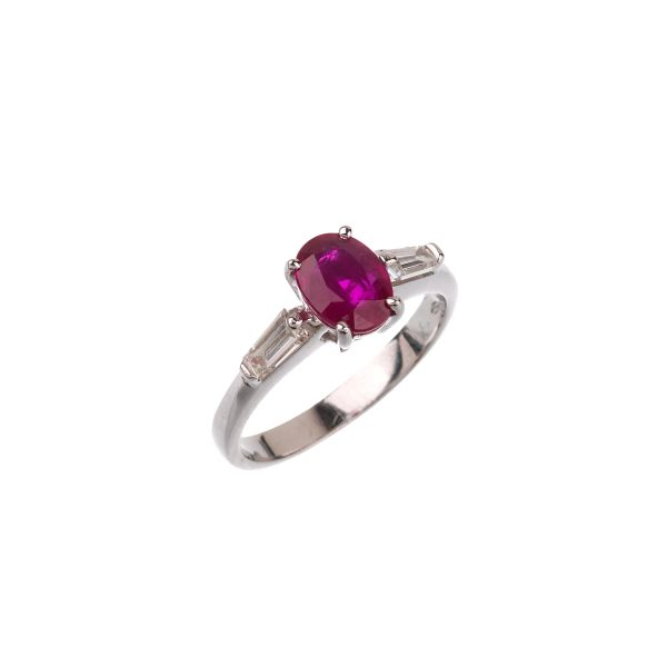 



RUBY AND DIAMOND RING IN 18KT WHITE GOLD