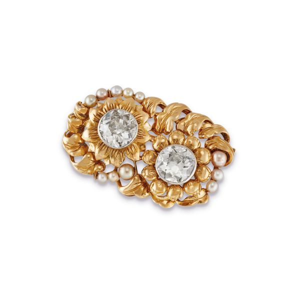



FLORAL BROOCH WITH DIAMONDS AND PEARLS