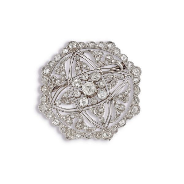 



FLORAL BROOCH WITH DIAMONDS