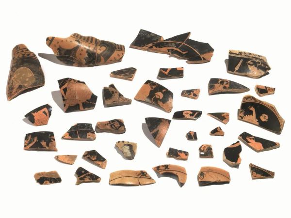  Importante collezione di trentadue frammenti di ceramica attica             