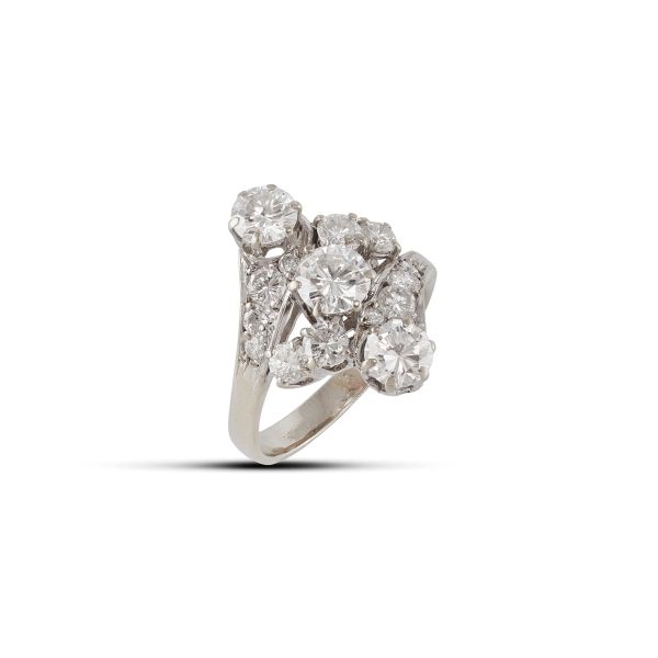 



ANELLO CON DIAMANTI