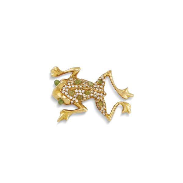 FROG-SHAPED JADE AND DIAMOND BROOCH IN 18KT YELLOW GOLD