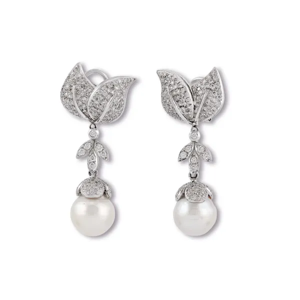 



SOUTH SEA PEARL AND DIAMOND DROP EARRINGS IN 18KT WHITE GOLD