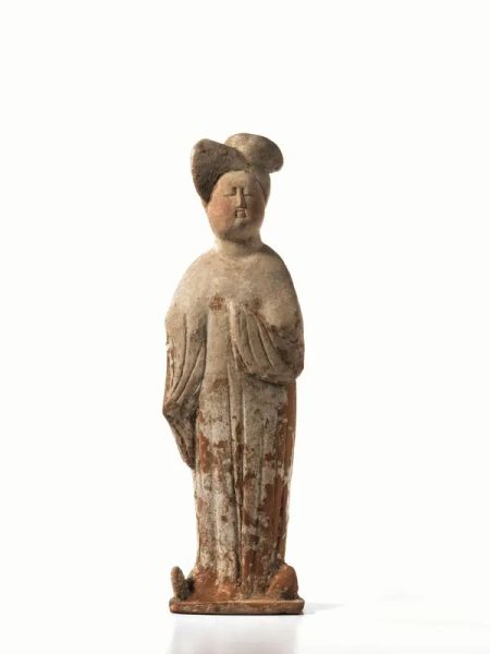 Fat Lady, Cina dinastia Tang, (618-906), in terracotta, con tracce di policromia, alt, cm 37,5