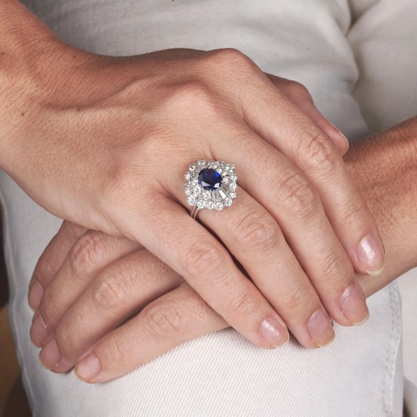ANELLO CON ZAFFIRO E DIAMANTI