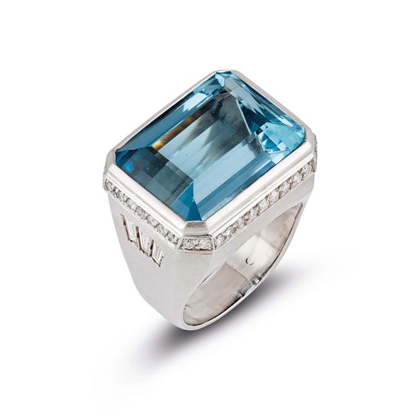 



AQUAMARINE RING WITH DIAMONDS