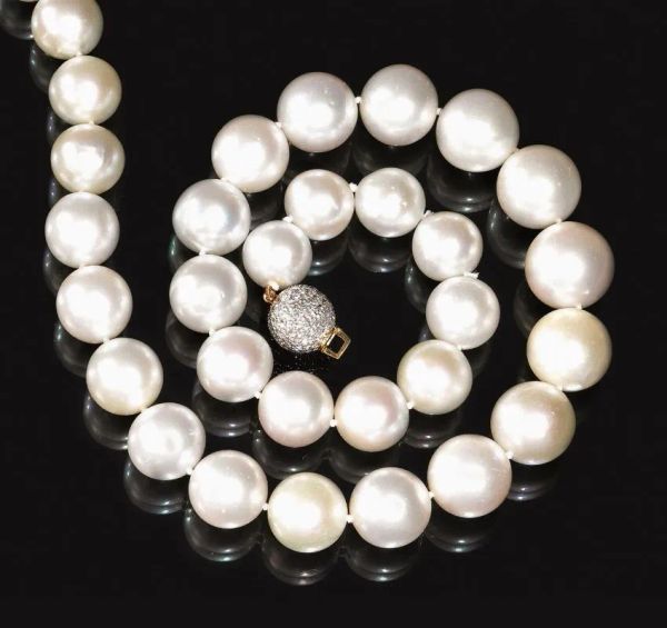 Collana in oro bianco, oro giallo, perle australiane e diamanti
