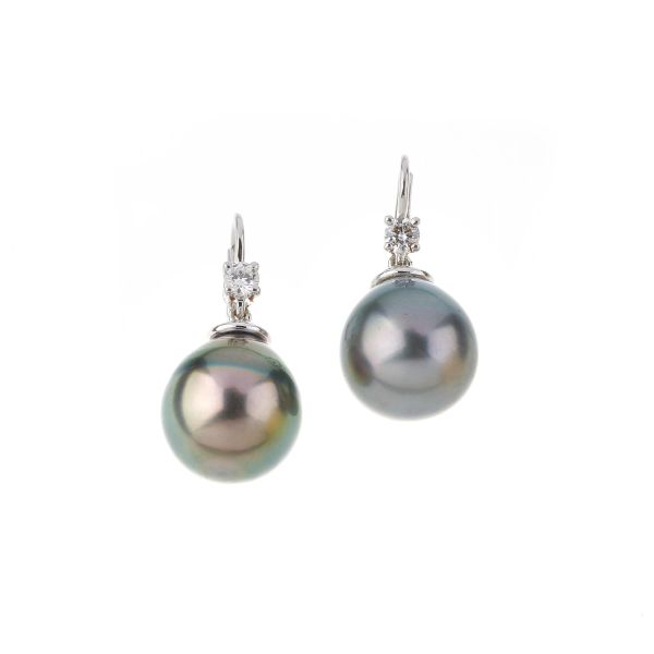 



TAHITI PEARL AND DIAMOND DROP EARRINGS IN 18KT WHITE GOLD