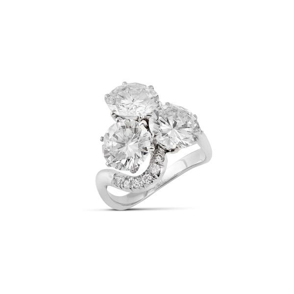 



DIAMOND RING IN 18KT WHITE GOLD