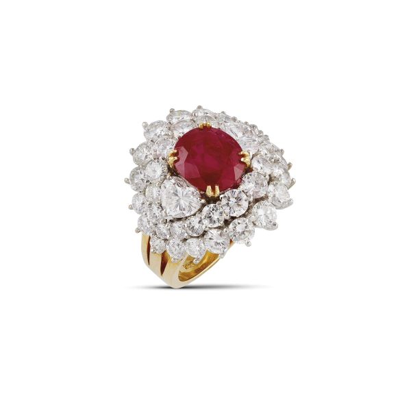 BURMESE RUBY AND DIAMOND RING IN 18KT TWO TONE GOLD RING