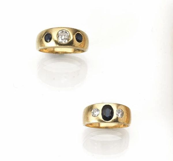 Coppia di anelli in oro giallo con zaffiri e diamanti