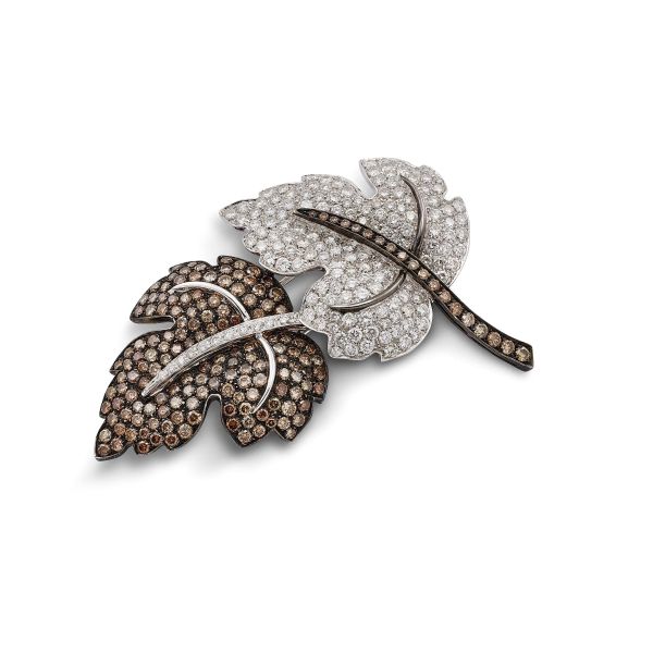 LEAVES-SHAPED DIAMOND BROOCH IN 18KT WHITE AND BURNISHED GOLD