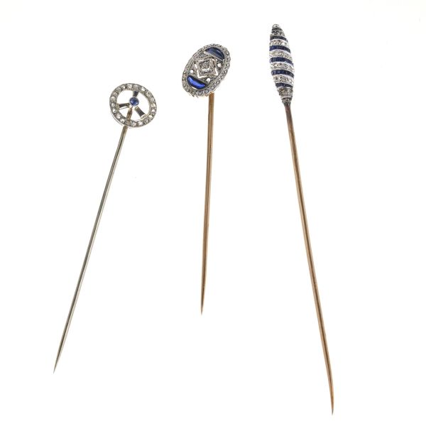 THREE LAPEL PINS IN 18KT TWO TONE GOLD