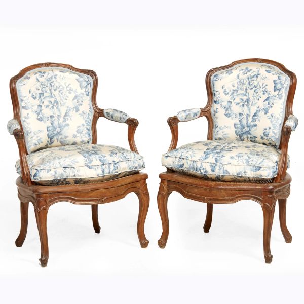 A PAIR OF SMALL FRENCH ARMCHAIRS, 19TH CENTURY