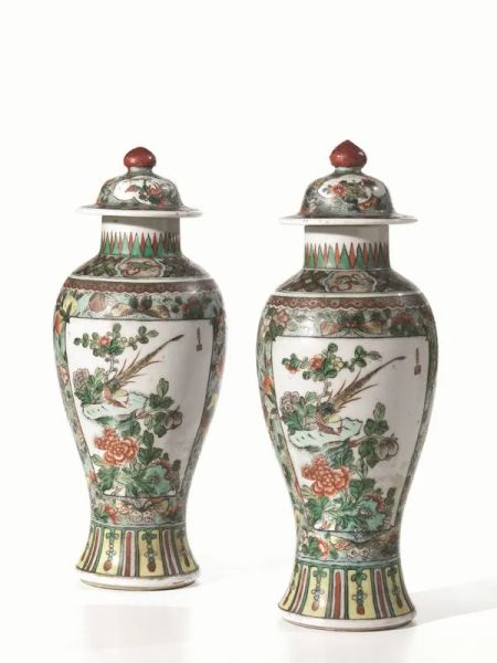 Due vasi con coperchio, Cina sec. XX, in porcellana famiglia verde, decorata a fiori e farfalle, alt. cm 29