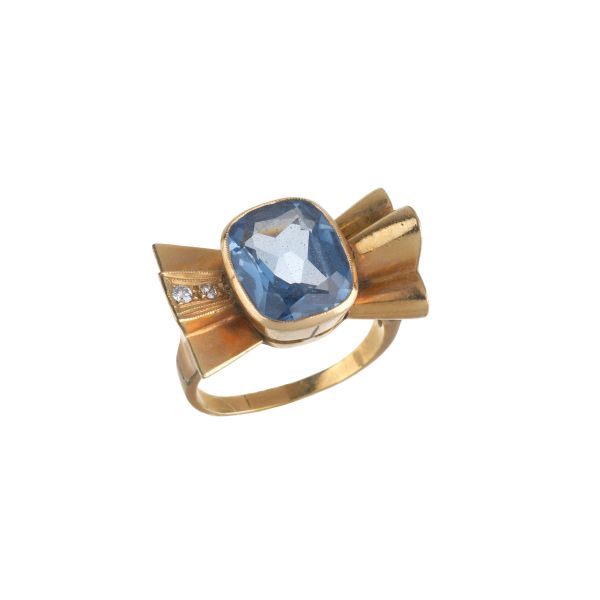 BLUE QUARTZ AND DIAMOND RIBBON RING IN GOLD