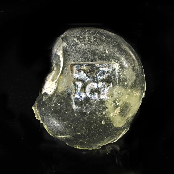 FONDO DI BOTTIGLIA CON BOLLO