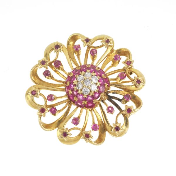 FLOWER-SHAPED RUBY AND DIAMOND BROOCH IN 18KT YELLOW GOLD
