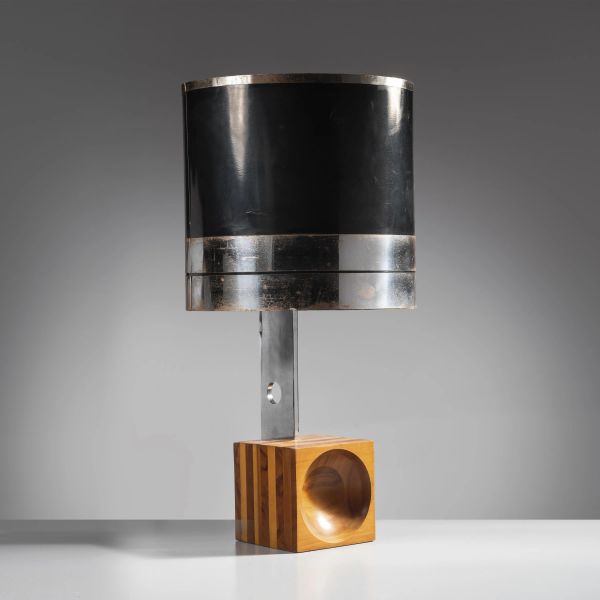 



WOODEN AND METAL TABLE LAMP