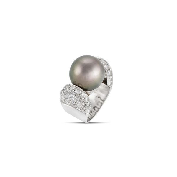 SOUTH SEA GREY PEARL AND DIAMOND RING IN 18KT WHITE GOLD