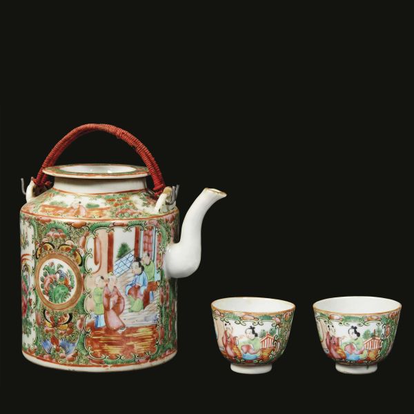 A TEAPOT WITH TWO CUPS, CHINA, QING DYNASTY, 19TH CENTURY