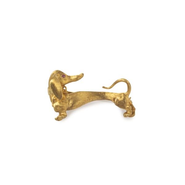 



DOG-SHAPED BROOCH IN 18KT YELLOW GOLD