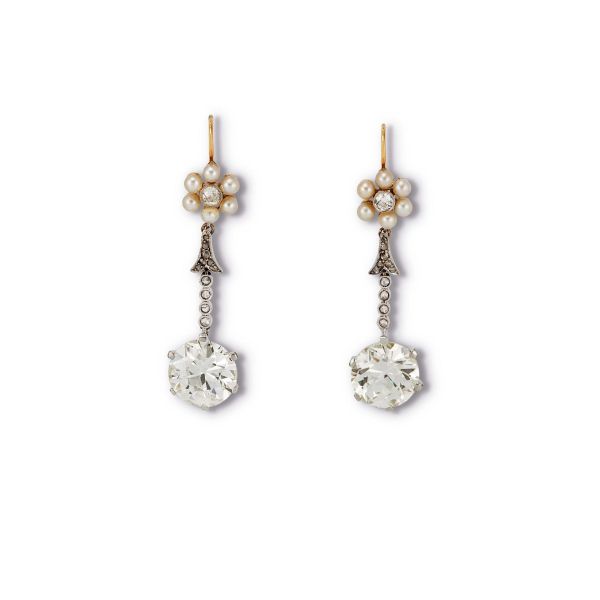 



DIAMOND AND PEARL PAIR OF DROP EARRINGS IN 18KT TWO TONE GOLD