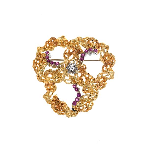 RUBY AND DIAMOND BROOCH IN 18KT TWO TONE GOLD