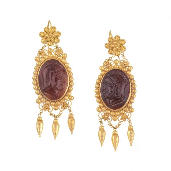ARCHAEOLOGICAL STYLE CHANDELIER EARRINGS IN 18KT YELLOW GOLD