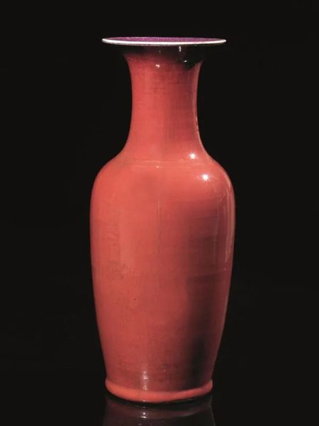 Vaso Cina sec. XIX,&nbsp; in porcellana sangue di bue alt. cm 59